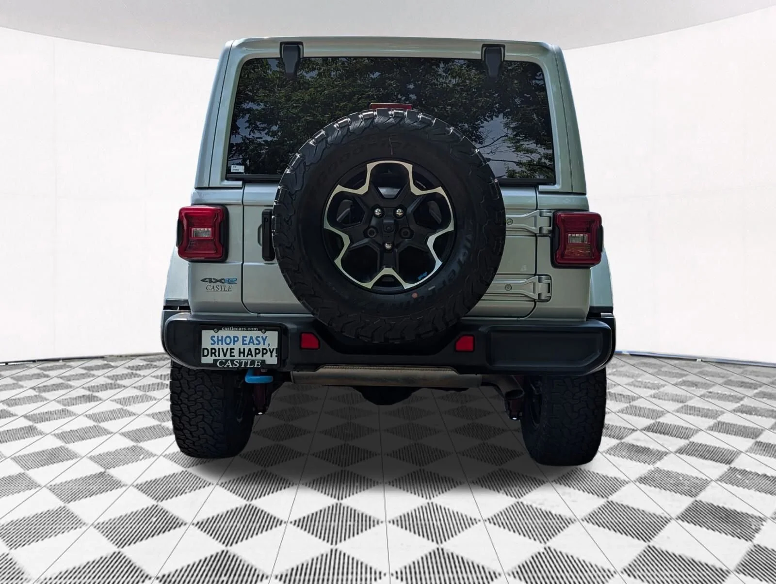 Used 2023 Silver Jeep Rubicon 4x4 image 17