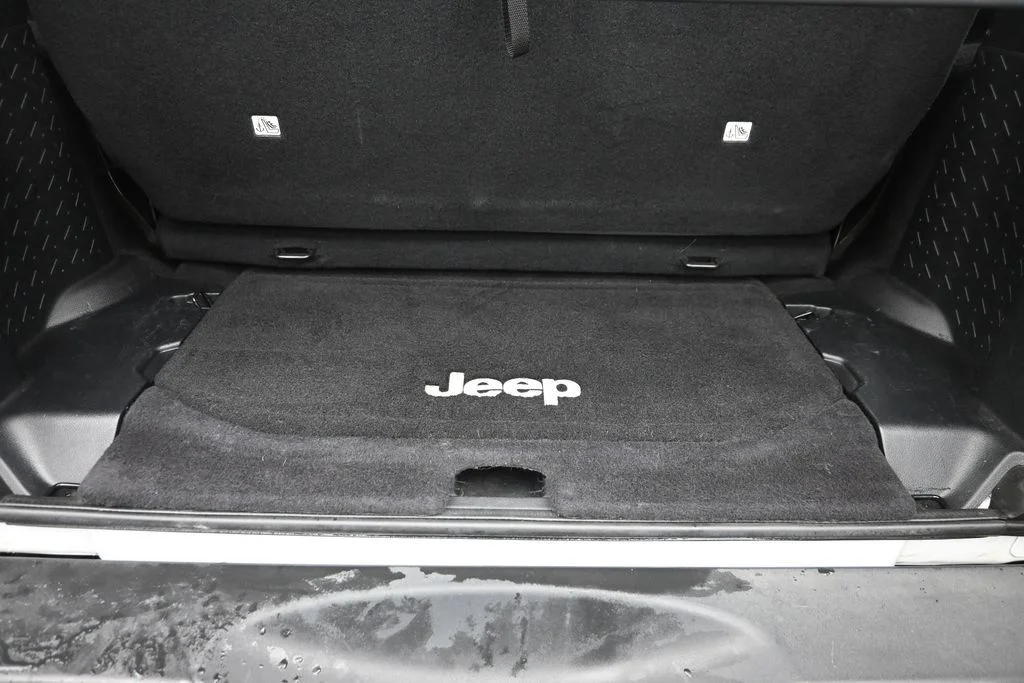 Used 2016 White Jeep Sport image 11