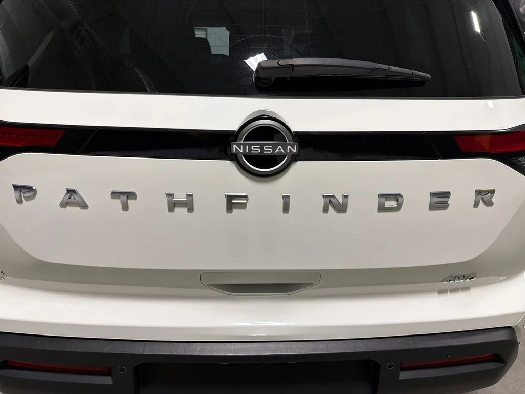 Used 2025 Glacier White Nissan SV image 8