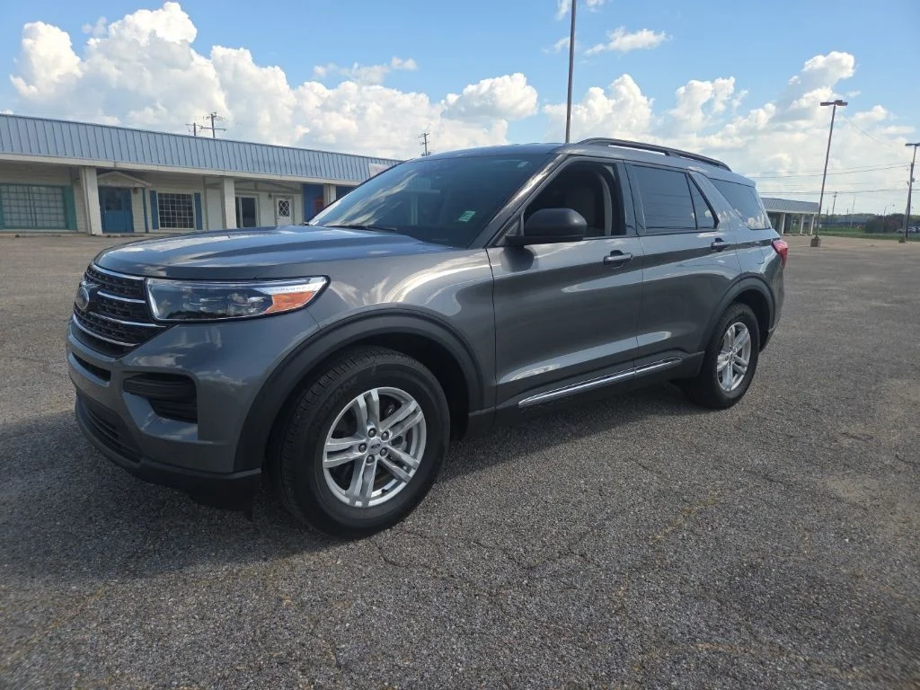 Certified Used 2023 Gray Ford XLT image 4