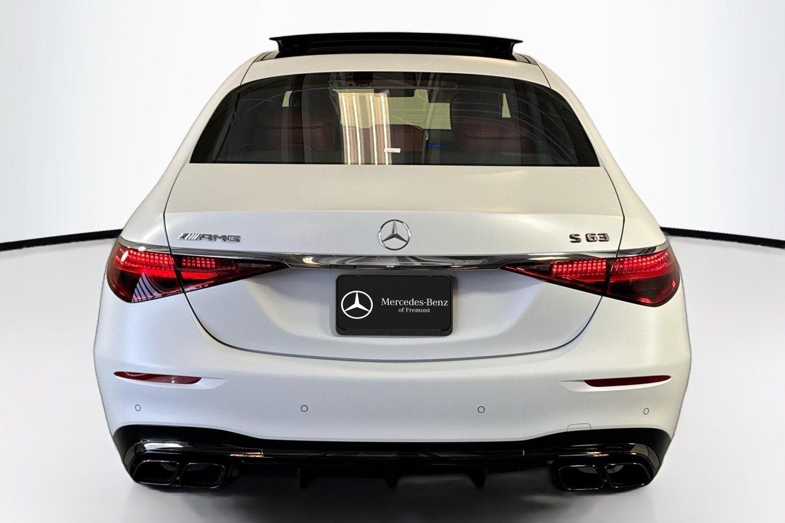 New 2026 Manufaktur Moonlight White Magno Mercedes-Benz AMG® S 63 E image 6