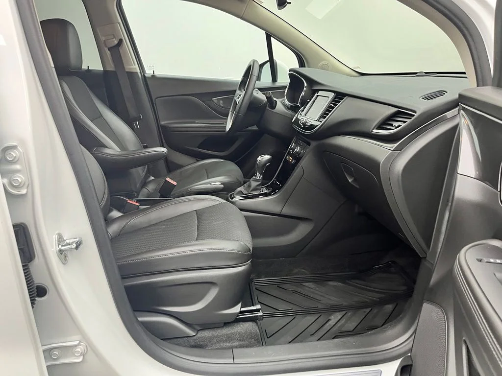 Used 2022 White Buick Preferred image 31
