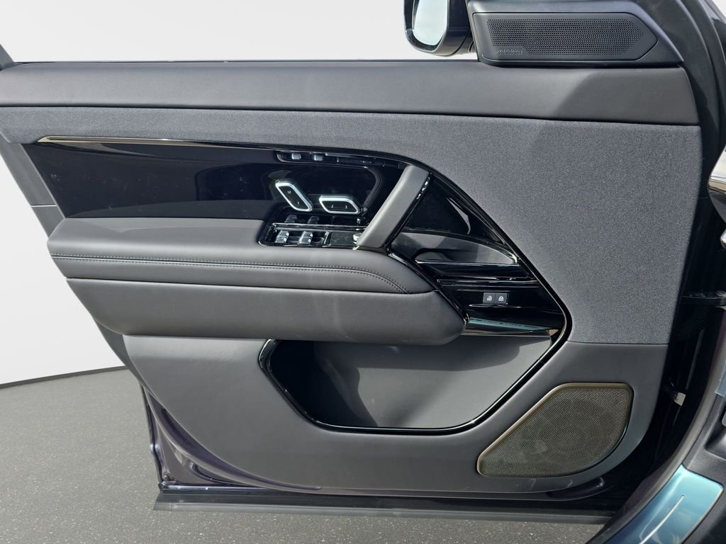 New 2026 Amethyst Grey Purple in Gloss finish Land Rover SV image 28