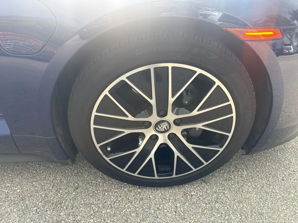 Used 2024  Porsche Base image 14