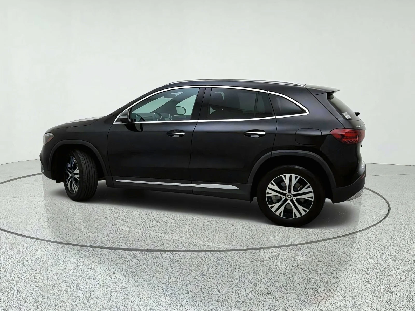 Used 2025 Night Black Mercedes-Benz GLA 250 image 13
