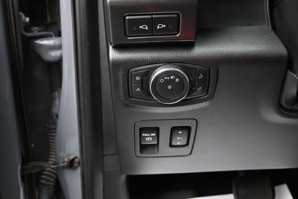 Used 2019 Gray Metallic Ford Lariat image 16