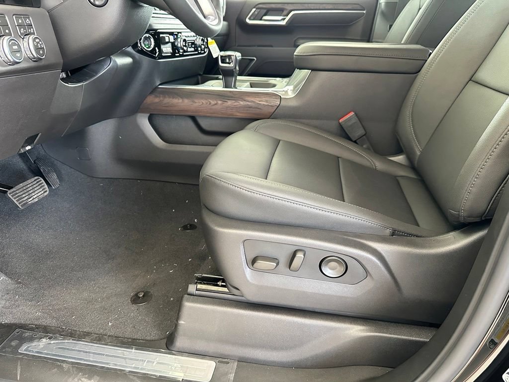 2026 GMC Sierra 1500 SLT - Photo 14