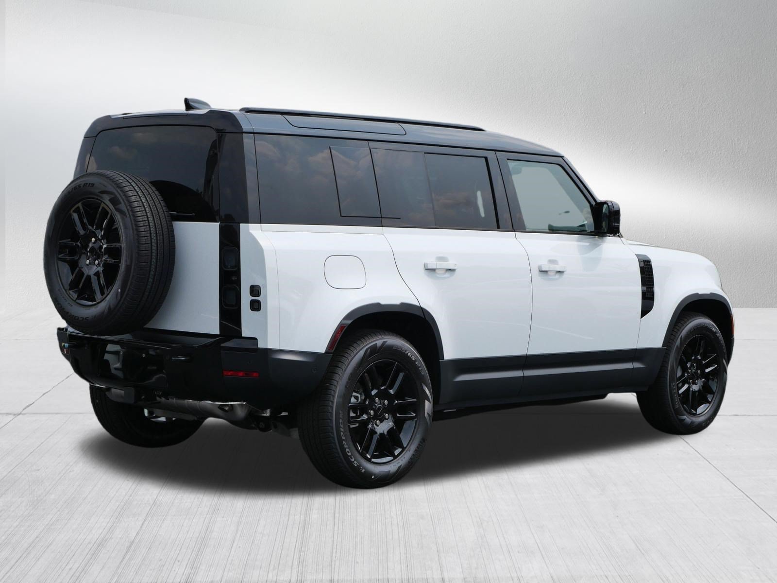 New 2026 Fuji White Land Rover S image 2