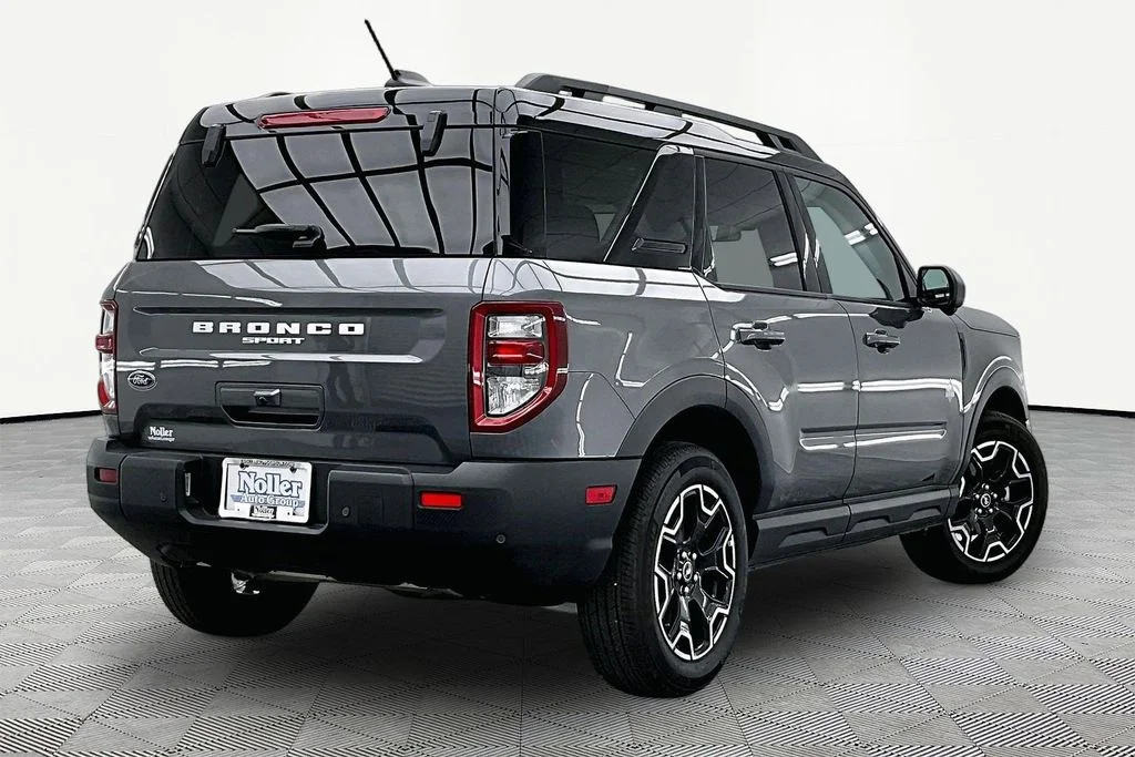 Certified 2025 Ford Bronco Sport Outer Banks with VIN 3FMCR9CN5SRE62843 for sale in Kansas City