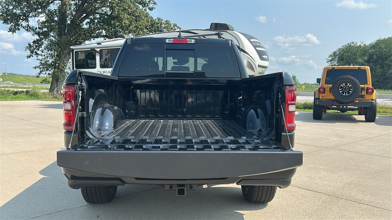 New 2026 Diamond Black Crystal Pearlcoat RAM Big Horn/Lone Star image 17