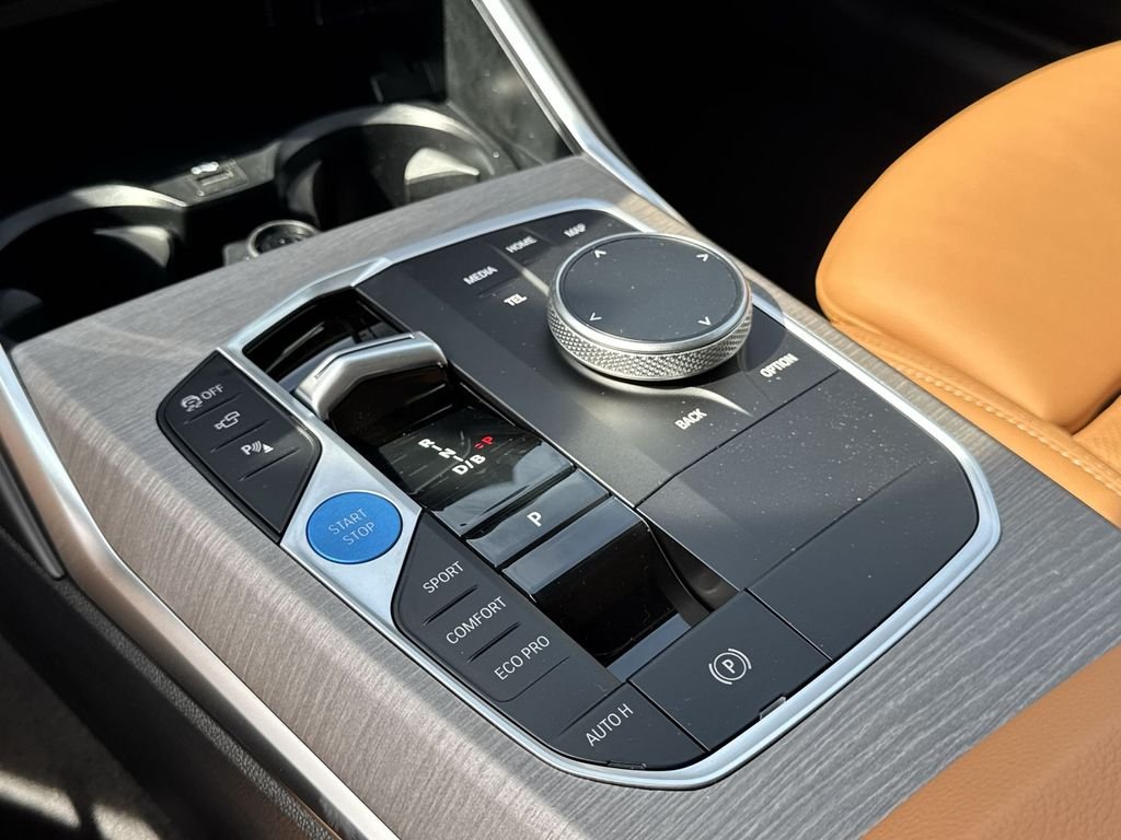 New 2026 Skyscraper Grey Metallic BMW xDrive40 image 22