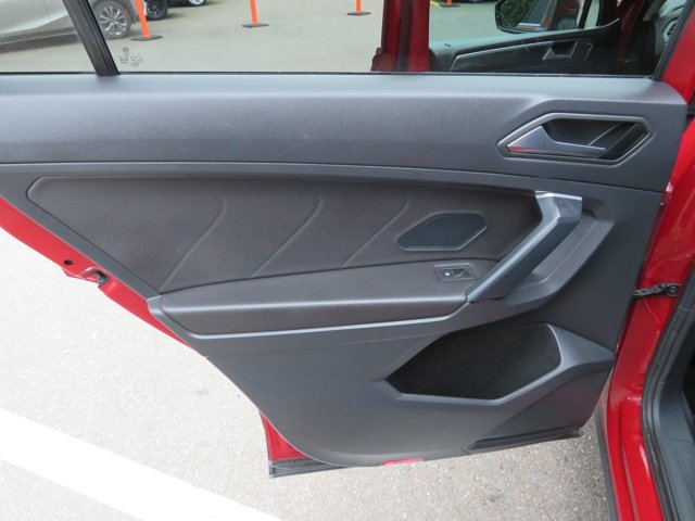 Used 2019 Cardinal Red Metallic Volkswagen SEL Premium image 16