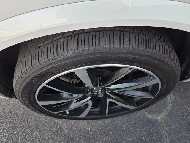 Used 2019 White Volvo T6 Inscription image 8