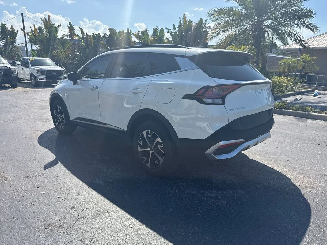 Used 2023  Kia EX image 4