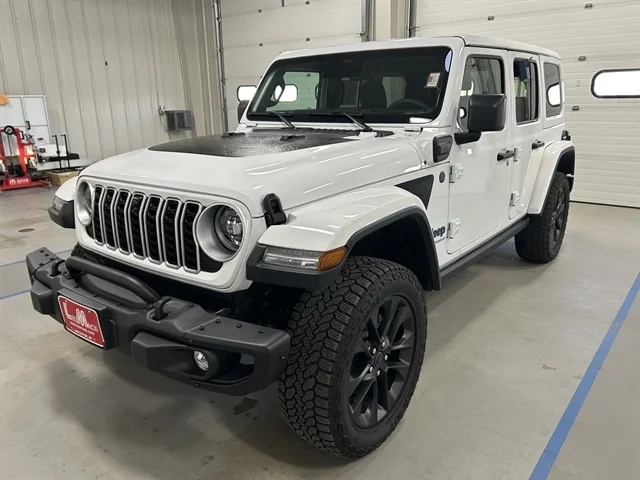Used 2025 WHITE JEEP Backcountry image 10