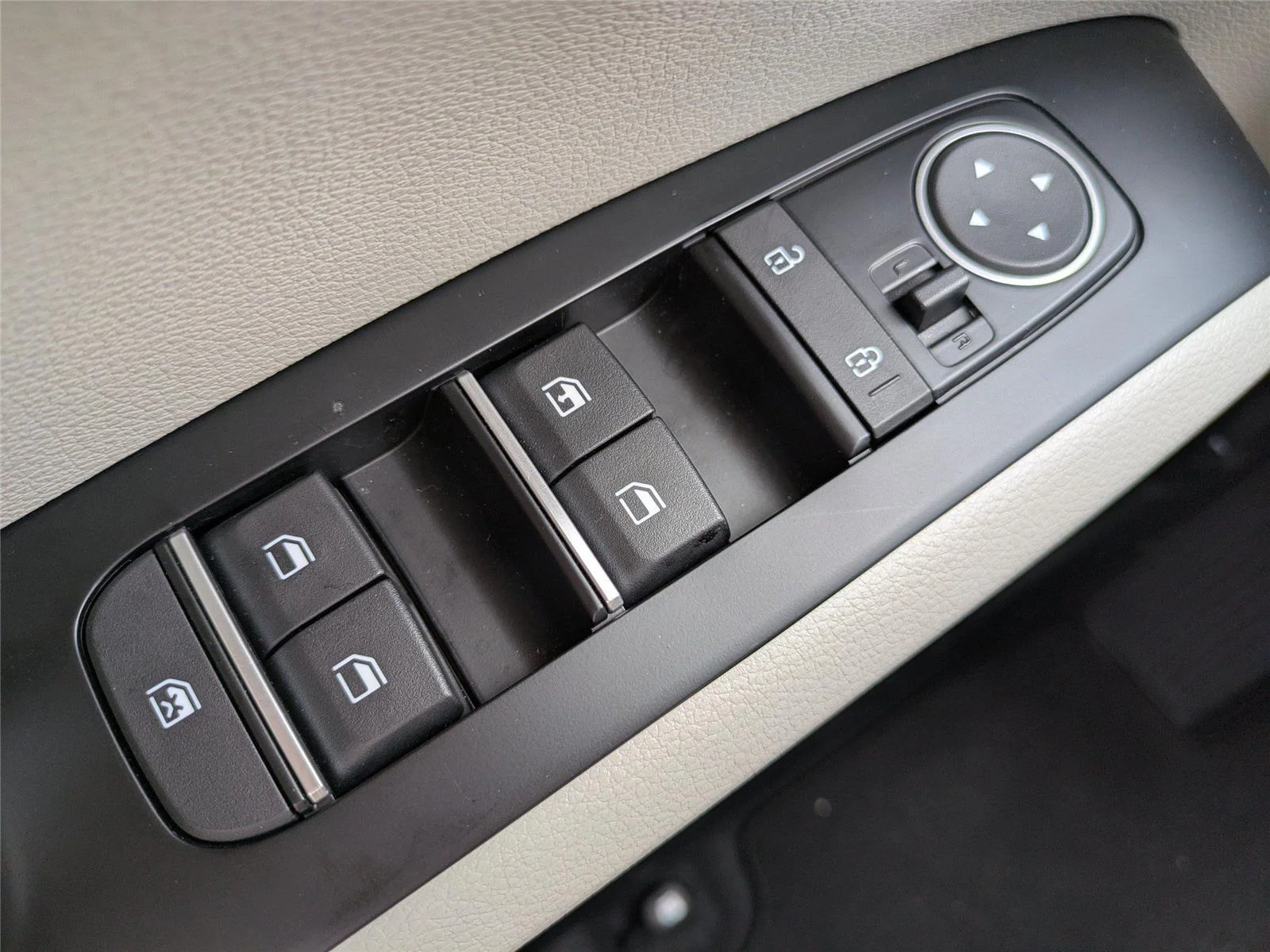 Used 2025  KIA  image 22