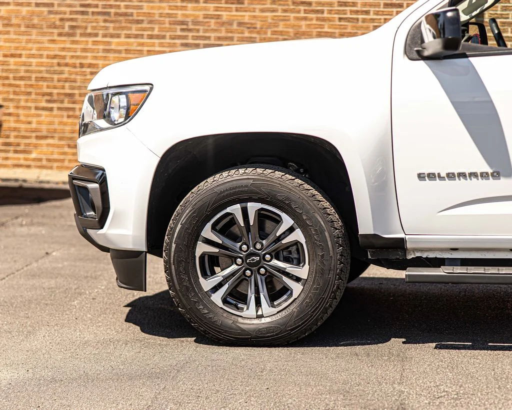 Used 2022 White Chevrolet Z71 image 8