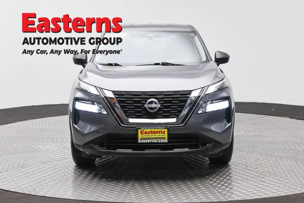 Used 2023 Gray Nissan S image 2