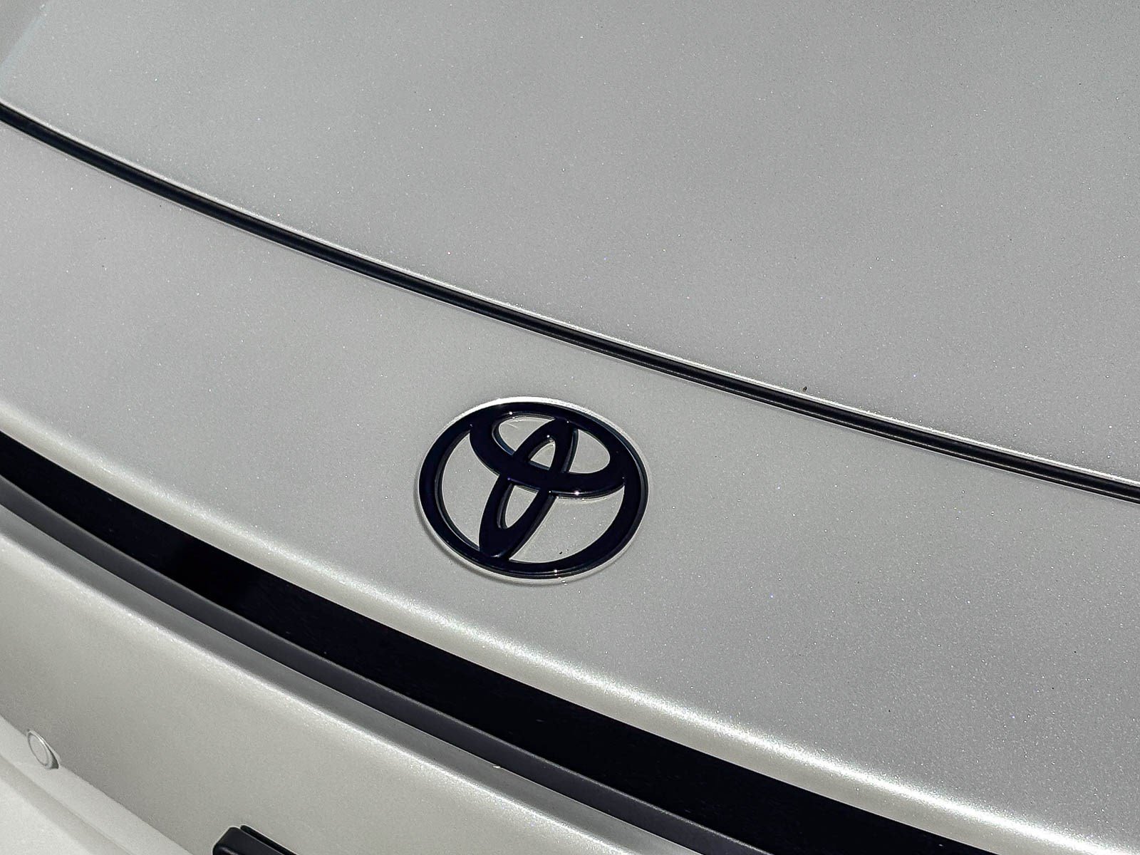 New 2026 Wind Chill Pearl <sup>1</sup> Toyota  SE image 9