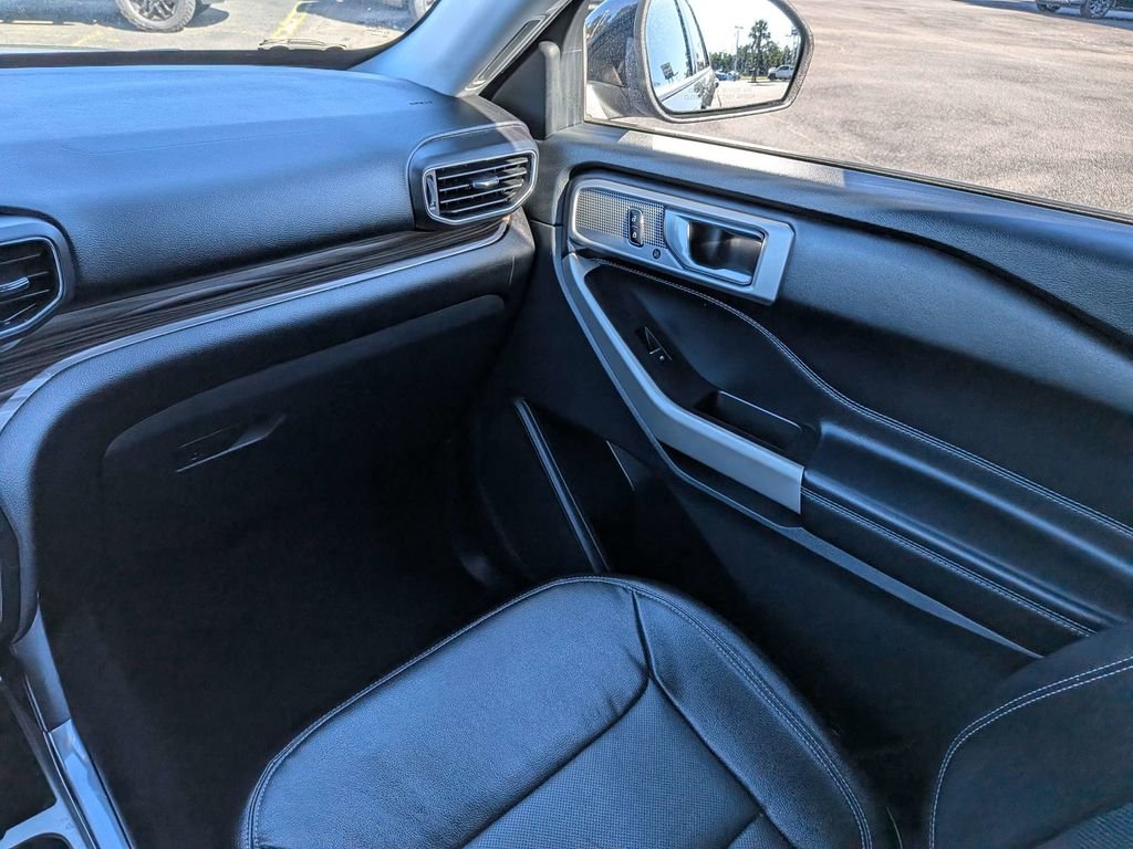 Used 2022 Gray Ford Limited image 18