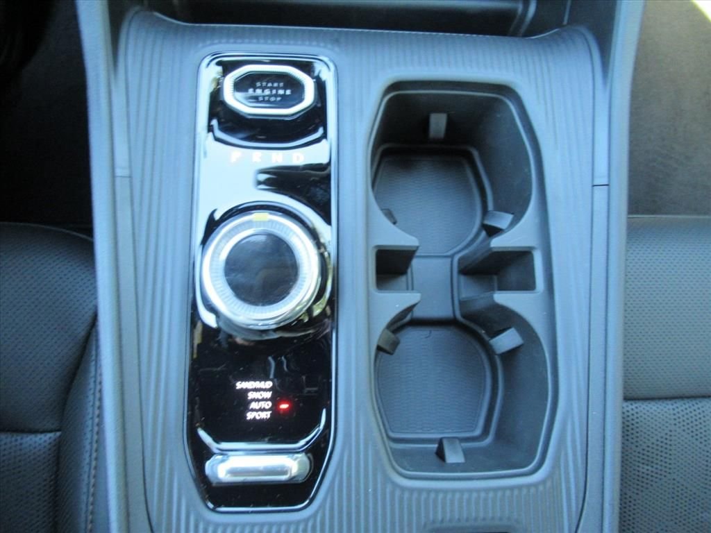 New 2026 Bright White Clear-Coat Exterior Paint Jeep Overland image 25