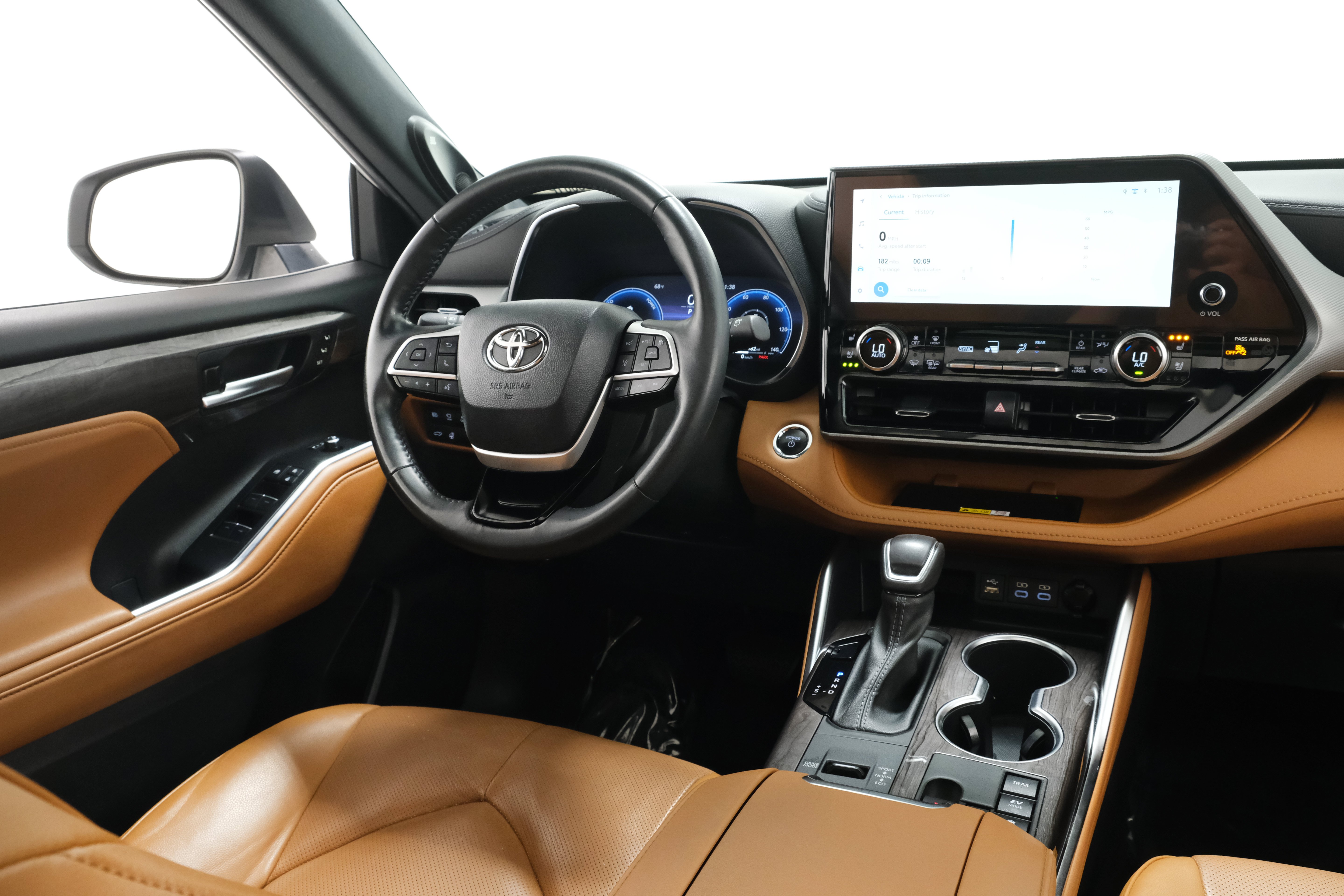 Used 2023 Wind Chill Pearl Toyota Platinum image 11