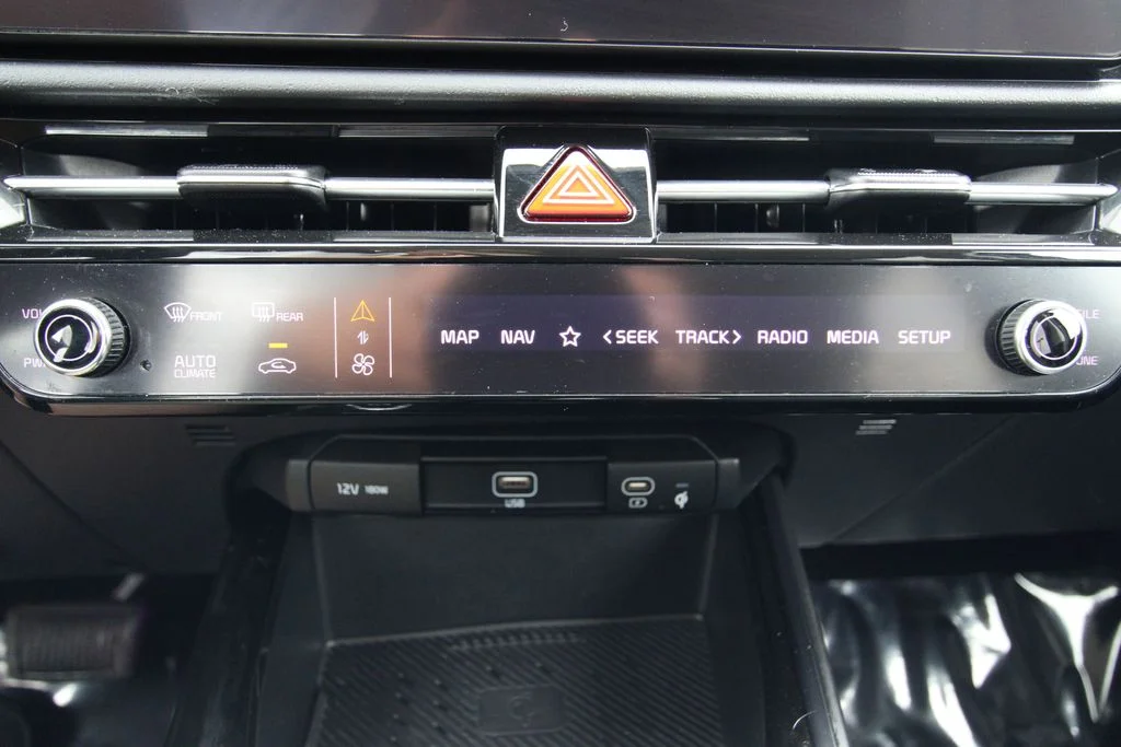 Used 2023 Black Kia Wind image 29