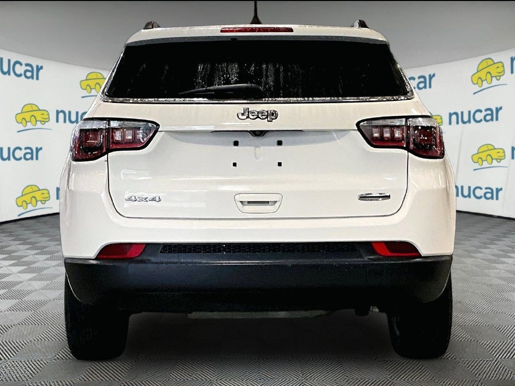 Used 2018 White Jeep Latitude image 5