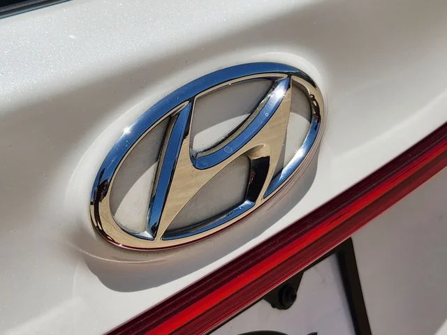 Used 2022 Gray Hyundai SEL image 11