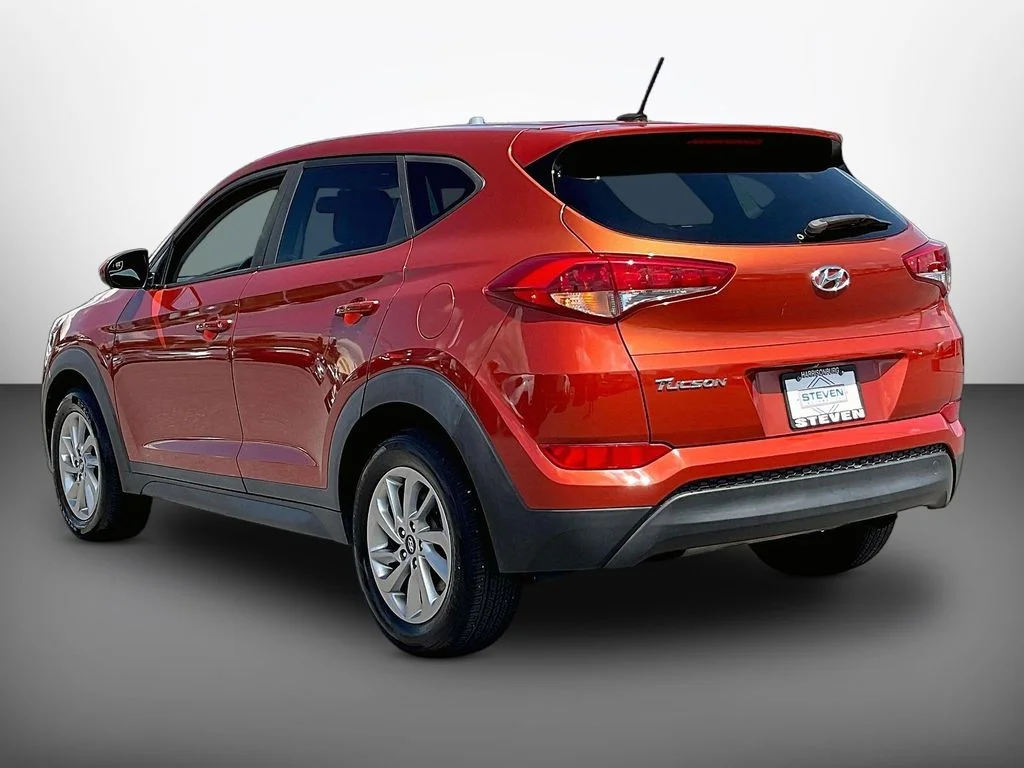 Used 2017 Orange Hyundai SE image 4