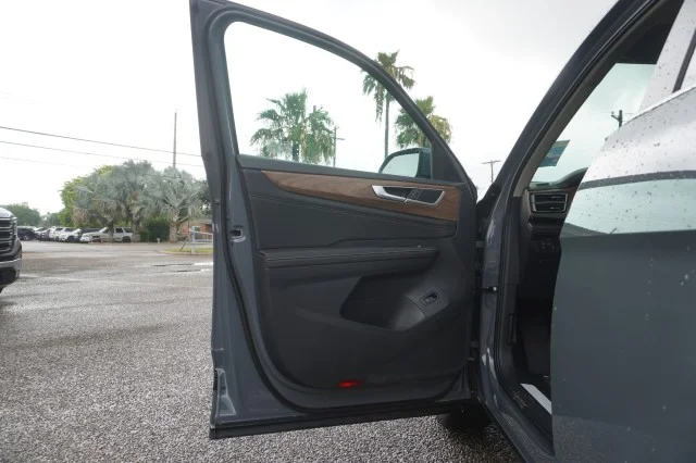 New 2026 Pure Gray Volkswagen 2.0T SE w/Technology image 15