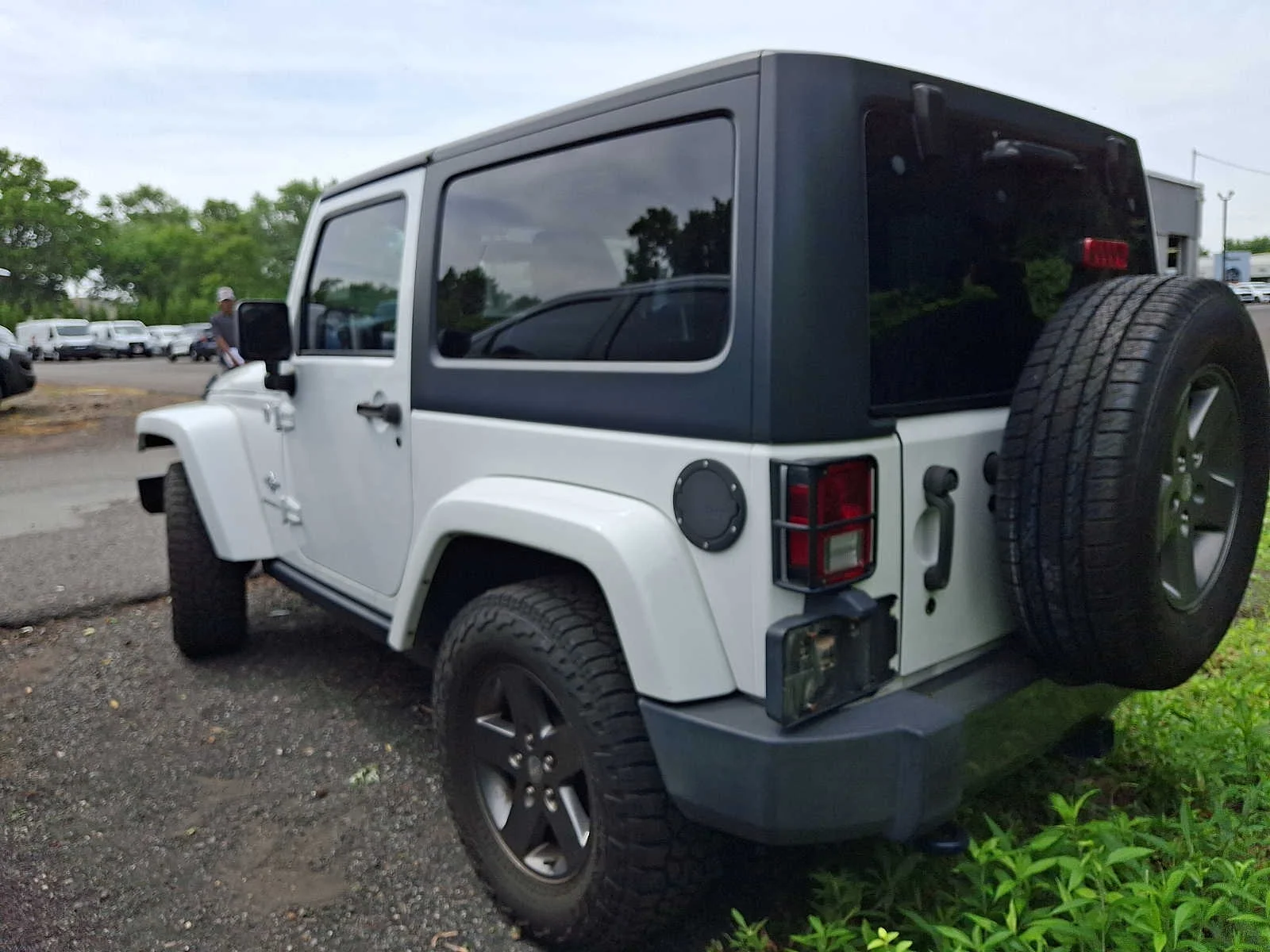 Used 2015 Bright White Clearcoat Jeep Freedom Edition image 4