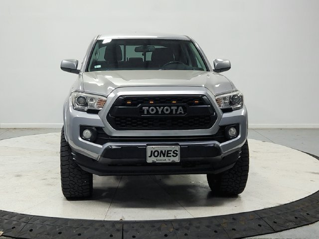 Used 2017 Silver Toyota SR5 image 3