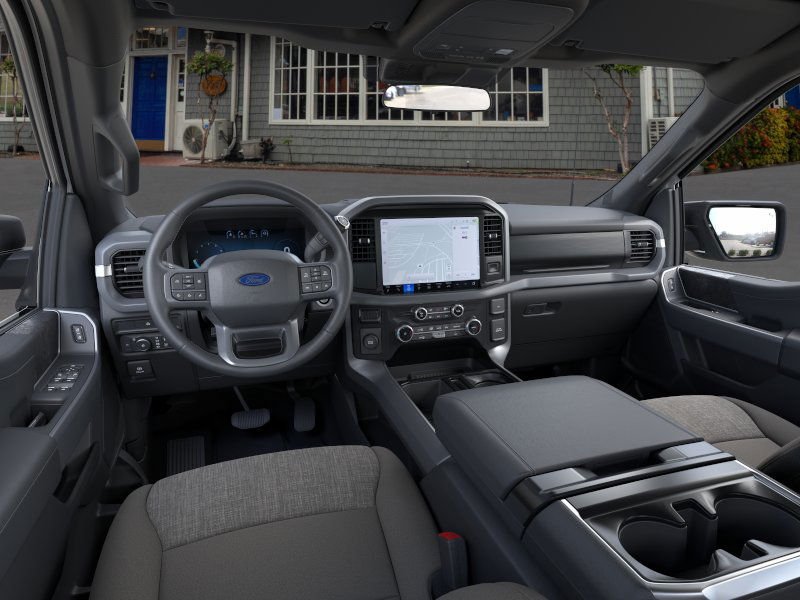 Used 2025 Oxford White Ford XLT image 9