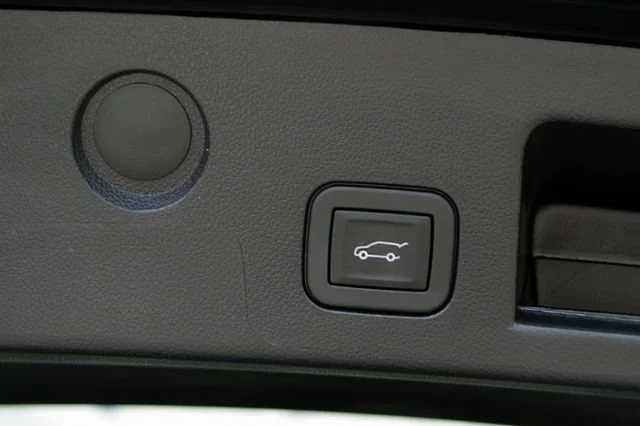 New 2026 Mosaic Black Metallic Chevrolet ACTIV image 6