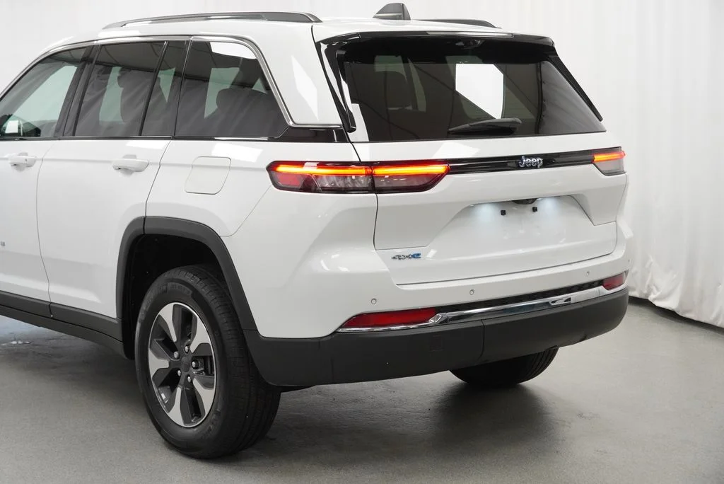 Used 2022 White Jeep 4xe image 13