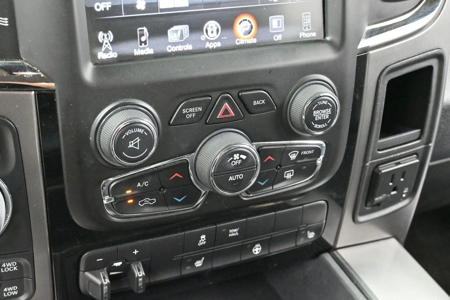 Used 2017 Granite Crystal Metallic Clearcoat Ram Sport image 18
