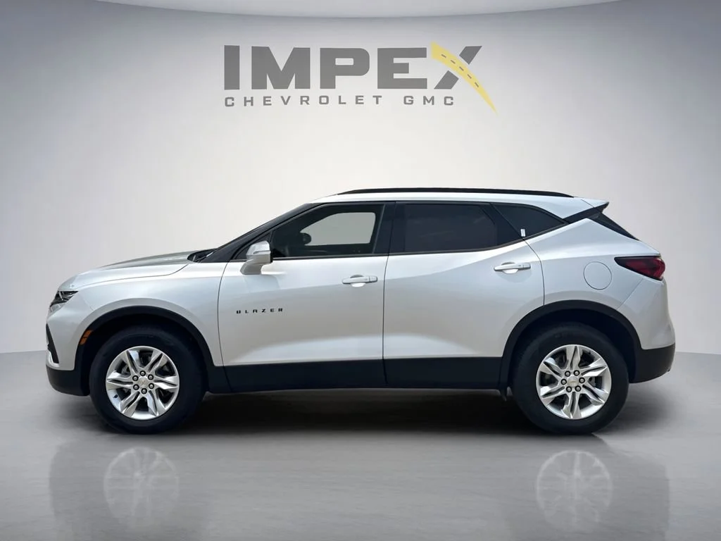Used 2022 Silver Ice Metallic Chevrolet 2LT image 2
