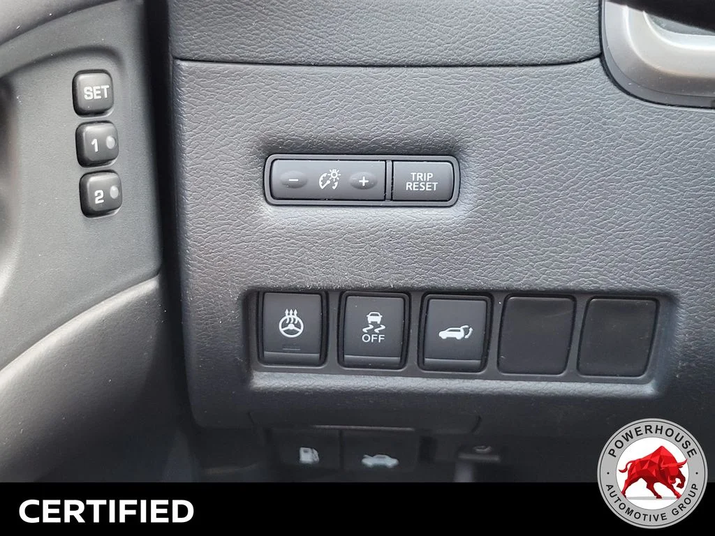 Used 2018 Gray Nissan Platinum image 30