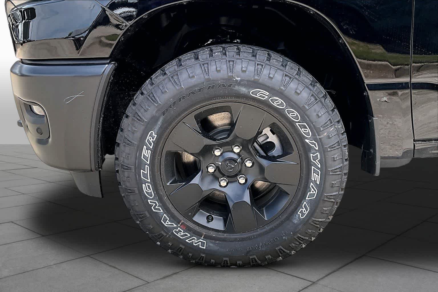 New 2026 Diamond Black Crystal Pearl-Coat Exterior Paint RAM Warlock image 11