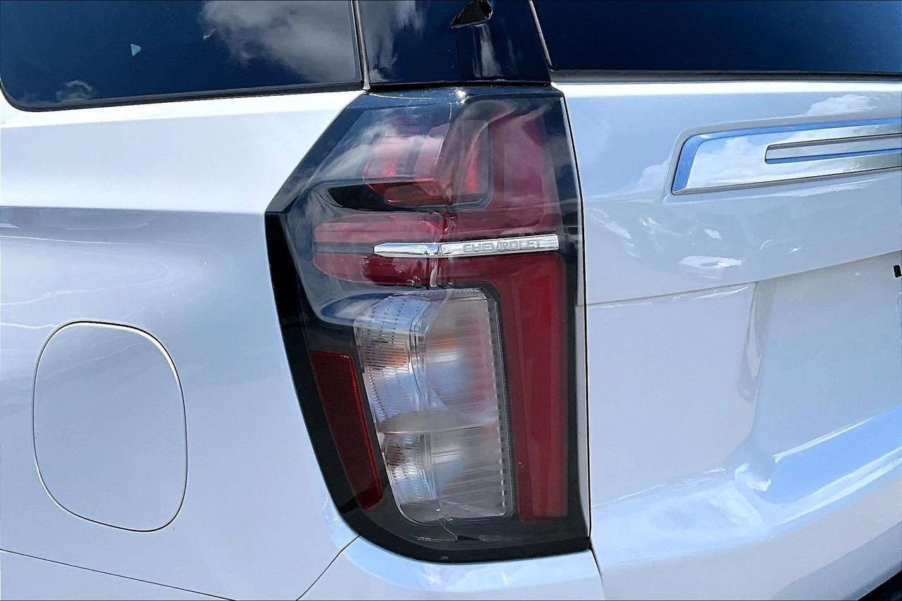 Used 2023 Iridescent Pearl Tricoat Chevrolet 4WD High Country image 25