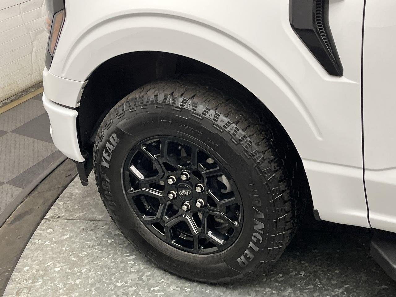 Used 2024 Oxford White Ford XLT image 36