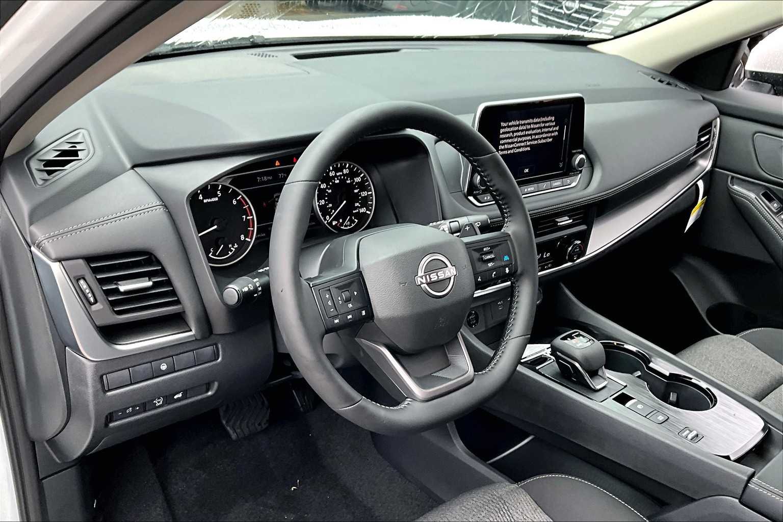 Used 2025 Everest White Pearl Nissan SV image 10