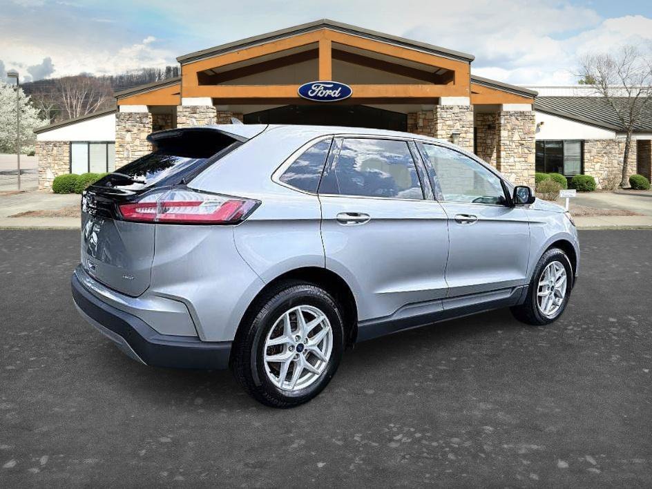 Used 2022 Silver Metallic Ford SEL image 5