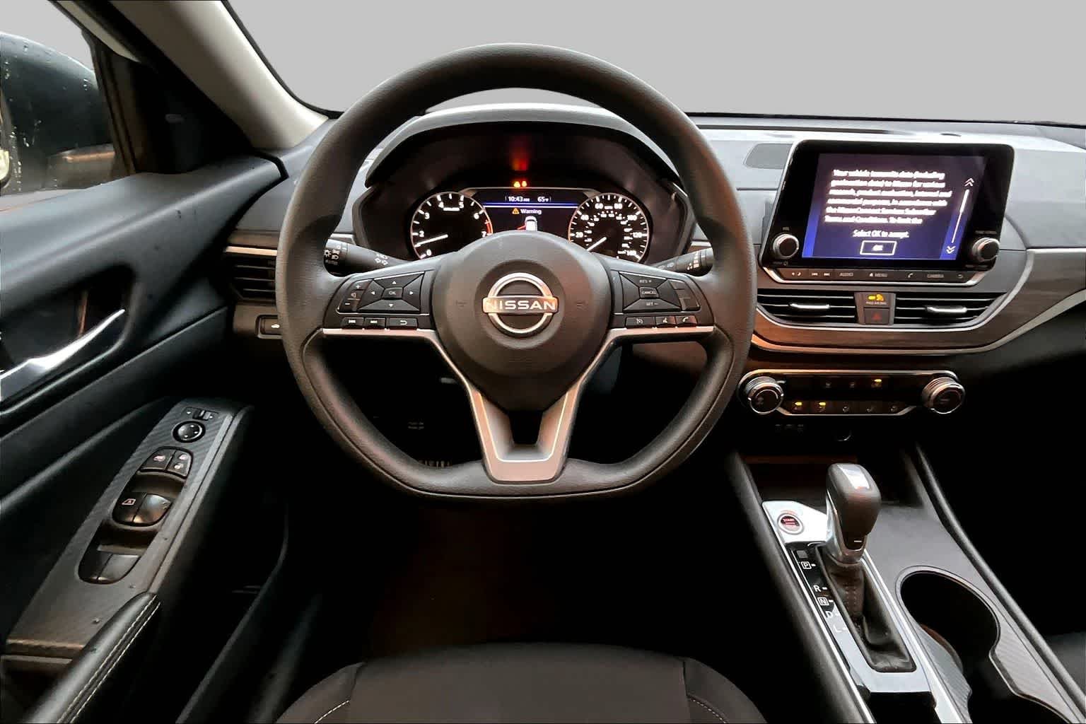 Used 2025 Glacier White Nissan SV image 6