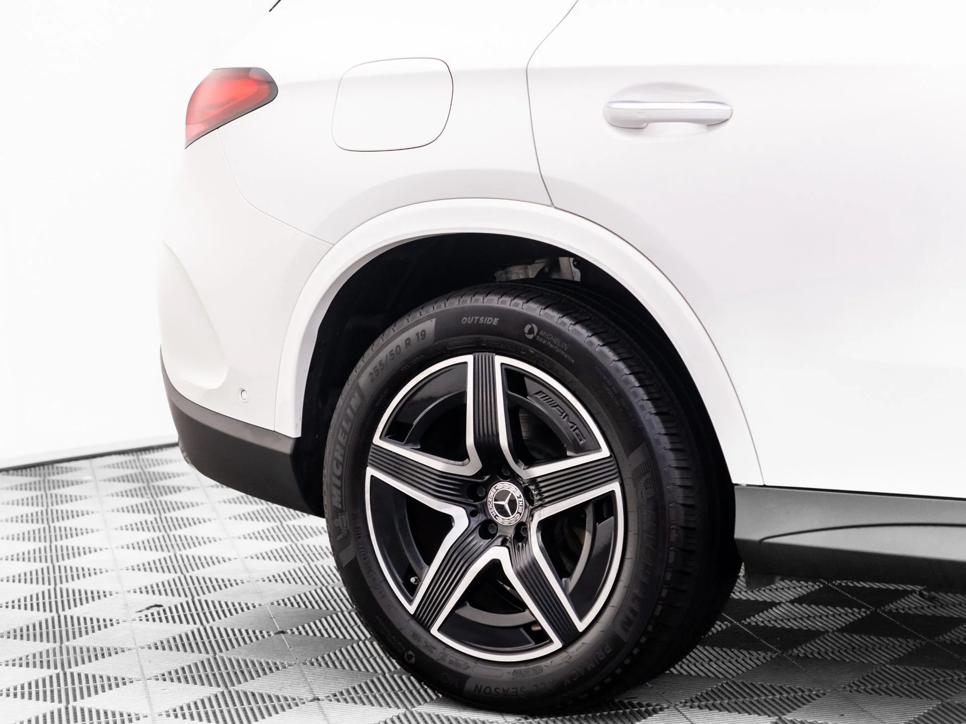 Used 2023 White Mercedes-Benz GLC 300 image 35