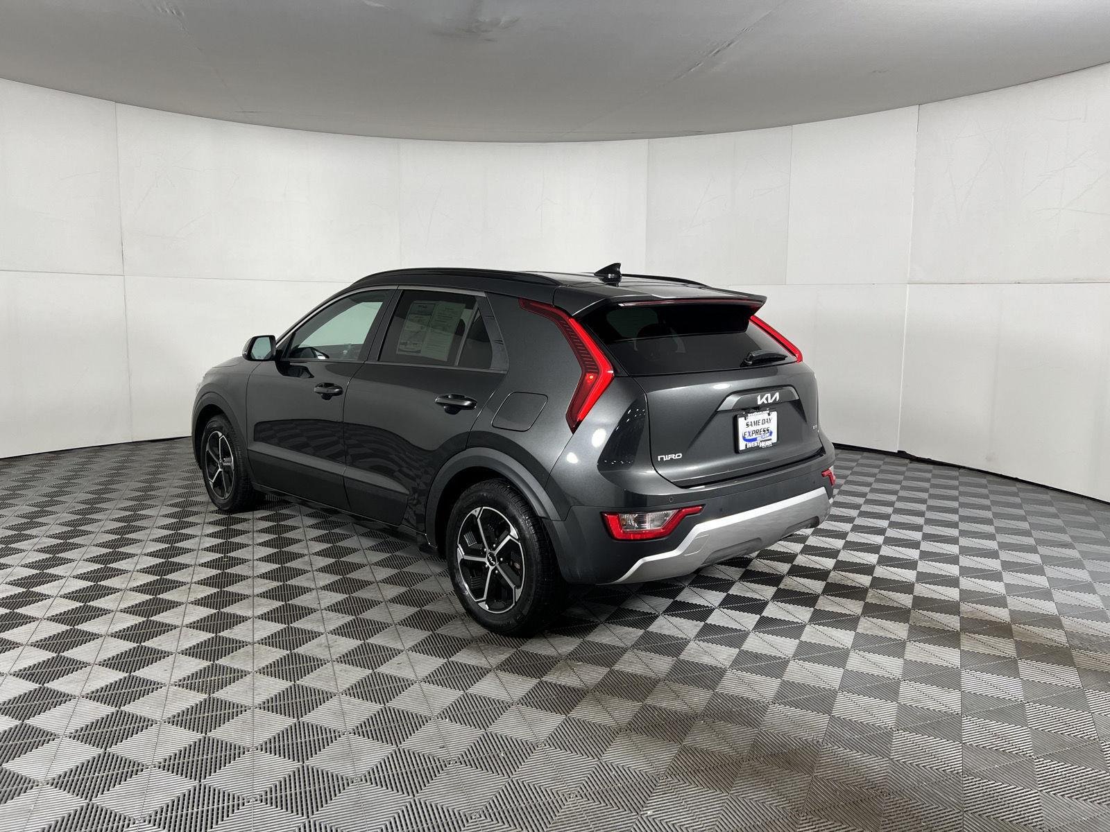 Used 2024 Graphite Gray Kia EX image 6