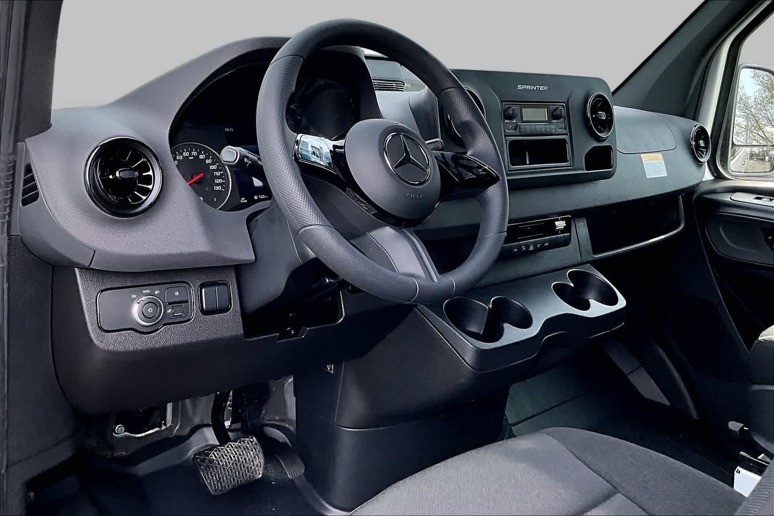 New 2026 Arctic White Mercedes-Benz Worker image 10