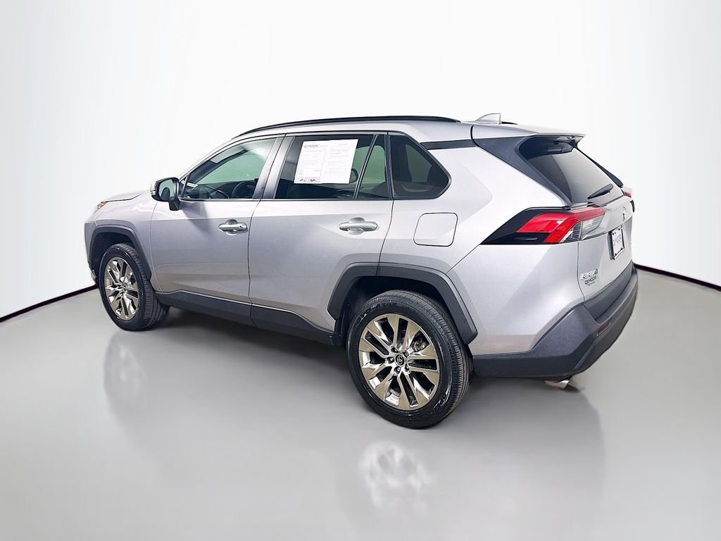 Used 2021 Silver Sky Metallic Toyota XLE Premium image 5