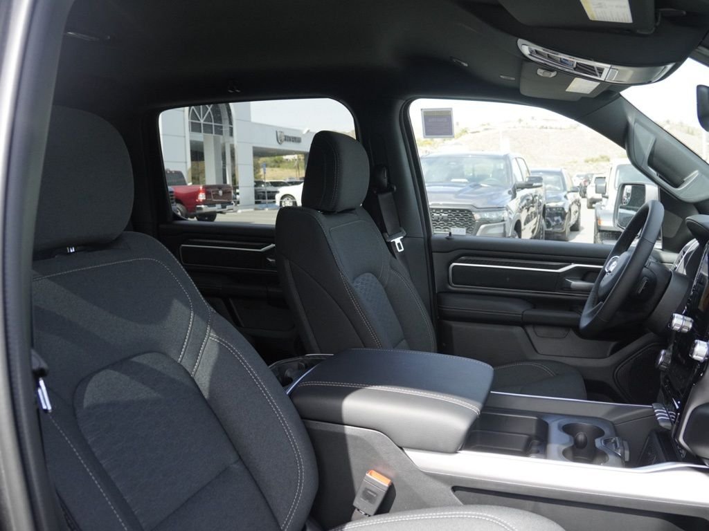 New 2026 Granite Crystal Metallic Clear-Coat Exterior Paint RAM Big Horn Night Edition image 22